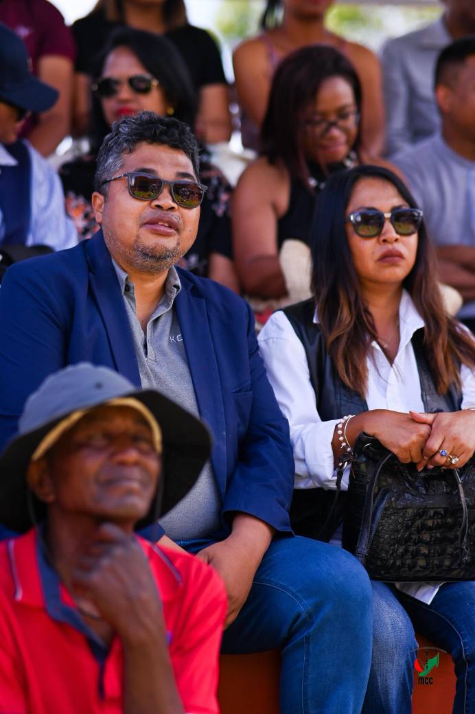 NANKASITRAHAN'NY MINISITERA I RANOELISON , ANDRAREZIN'NY HIRAGASY