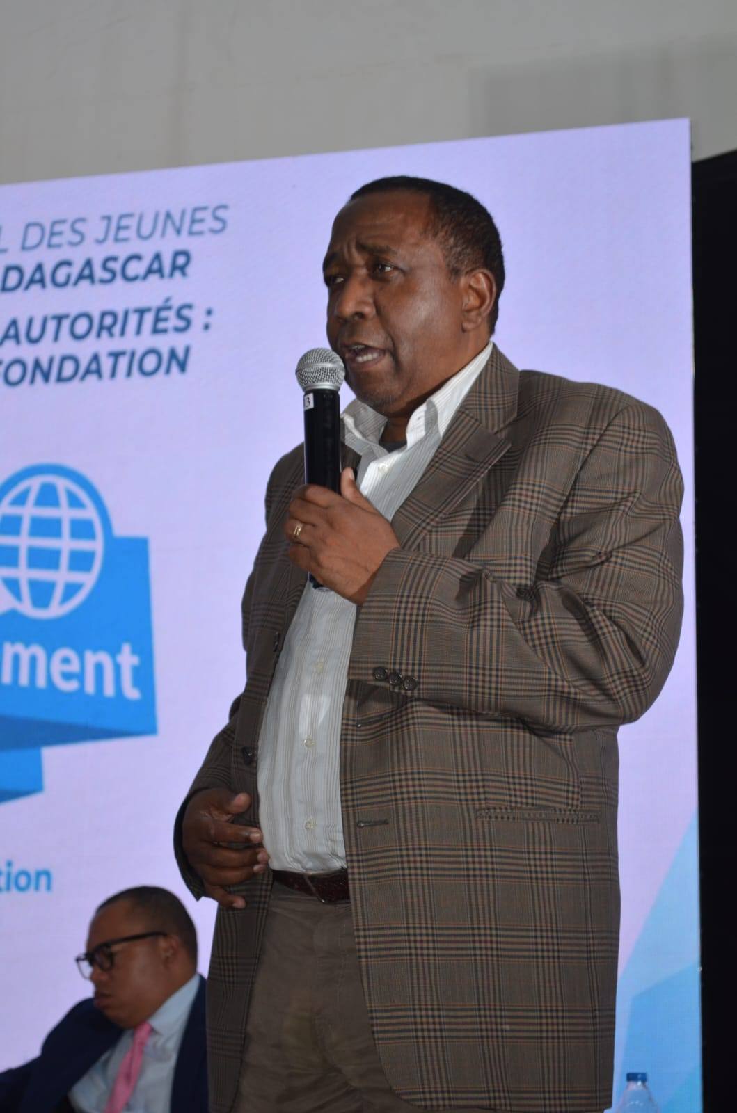 "PARLONS DEVELOPPEMENT - PARLONS REFONDATIONS"