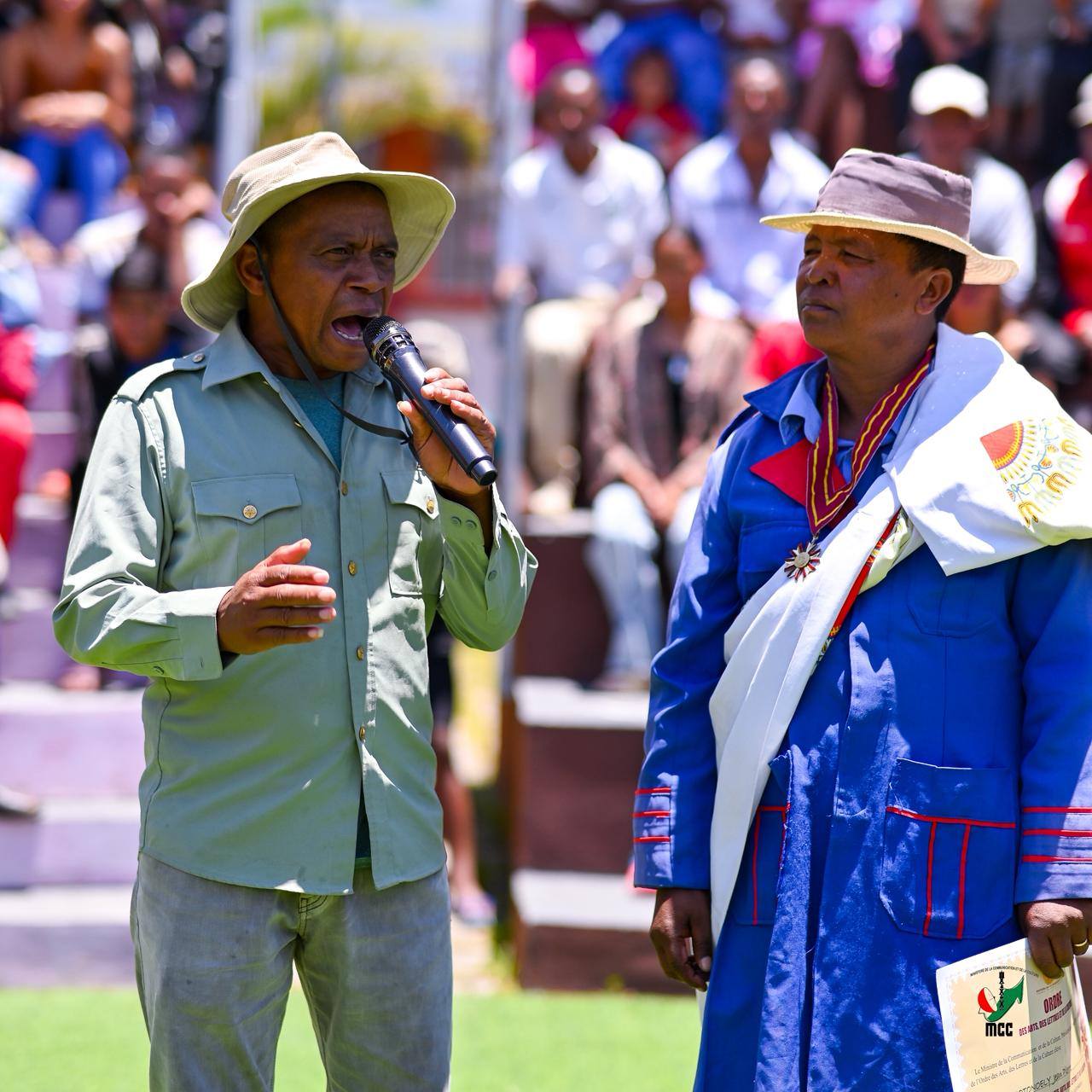 NANKASITRAHAN'NY MINISITERA I RANOELISON , ANDRAREZIN'NY HIRAGASY