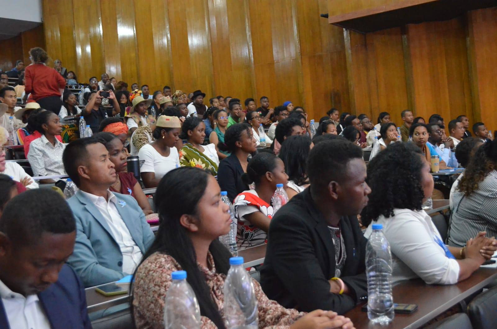 "PARLONS DEVELOPPEMENT - PARLONS REFONDATIONS"