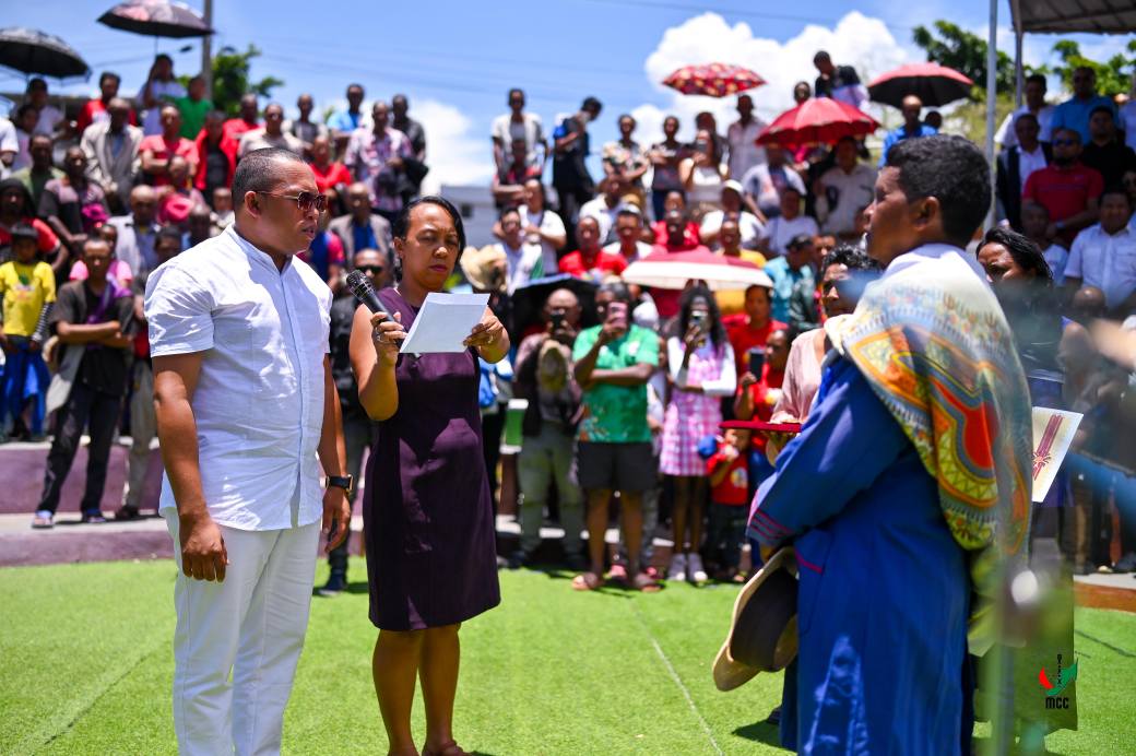 NANKASITRAHAN'NY MINISITERA I RANOELISON , ANDRAREZIN'NY HIRAGASY