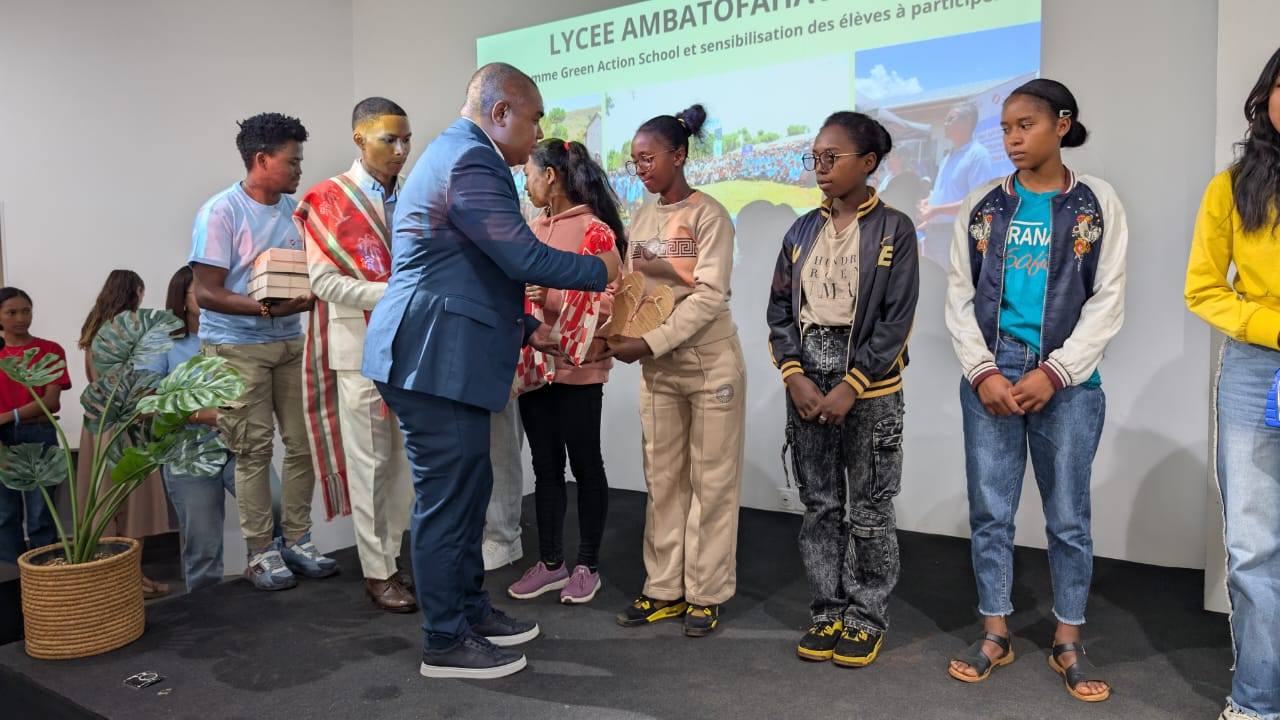 ANDRO NATOKANA HO AN'NY MPIROTSAKA AN-TSITRAPO FRANTSAY MIASA ETO MADAGASIKARA