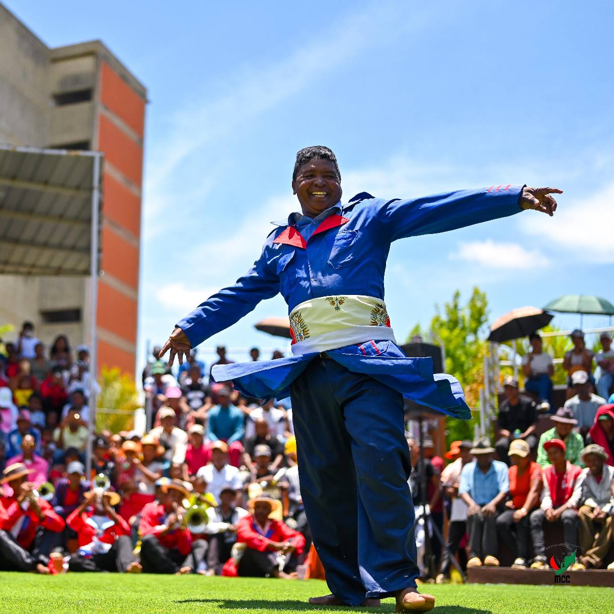 NANKASITRAHAN'NY MINISITERA I RANOELISON , ANDRAREZIN'NY HIRAGASY