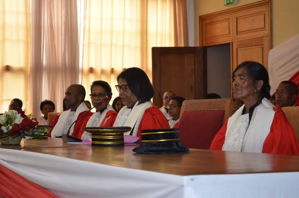 TONTOSA ANDROANY TETSY AMIN’NY FITSARANA TAMPONY ANOSY NY LANONANA ARA-PITSARANA NANATANTERAHANA NY FIAINANA HO AN’IREO TOMPO’ANDRAIKITRA AMBONY MIISA ROA DIA NY TALE JENERALIN’NY ARAI SY NY TALE JENERALIN’NY SAMIFIN .