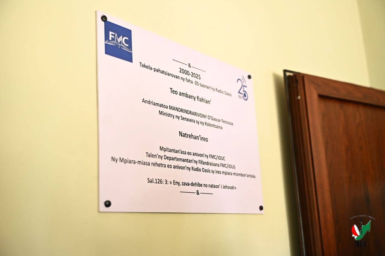 RADIO OASIS 106.4 FM