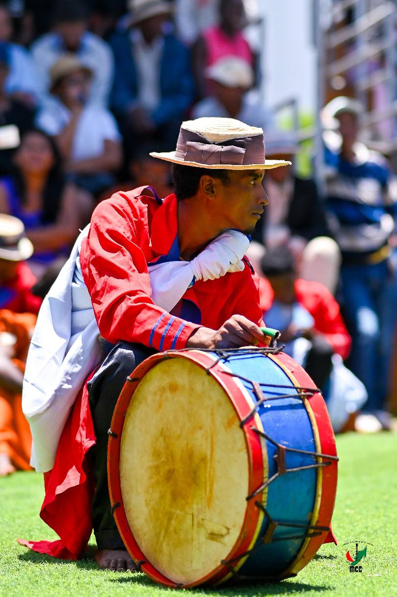NANKASITRAHAN'NY MINISITERA I RANOELISON , ANDRAREZIN'NY HIRAGASY