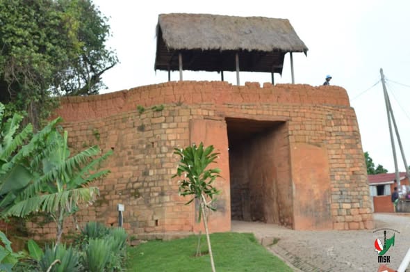 FITSIDIHANA NY VOHITRA AMBOHIMANGA : OMENA TOMBONY KOKOA NY MALAGASY