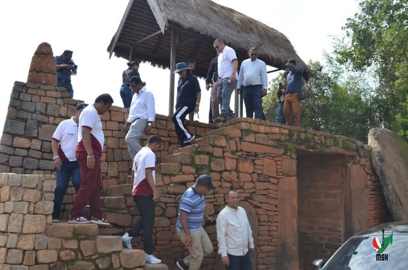 FITSIDIHANA NY VOHITRA AMBOHIMANGA : OMENA TOMBONY KOKOA NY MALAGASY