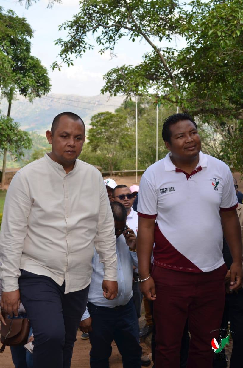 FITSIDIHANA NY VOHITRA AMBOHIMANGA : OMENA TOMBONY KOKOA NY MALAGASY