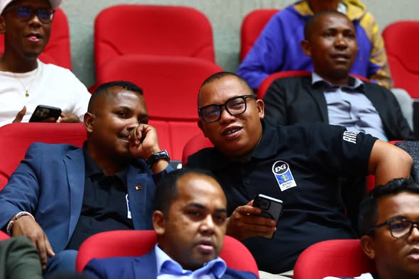 TONGA NANOHANA NY ANKOAY NY MINISITRINY SERASERA SY NY KOLONTSAINA.