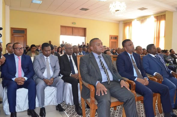 TONTOSA ANDROANY TETSY AMIN’NY FITSARANA TAMPONY ANOSY NY LANONANA ARA-PITSARANA NANATANTERAHANA NY FIAINANA HO AN’IREO TOMPO’ANDRAIKITRA AMBONY MIISA ROA DIA NY TALE JENERALIN’NY ARAI SY NY TALE JENERALIN’NY SAMIFIN .