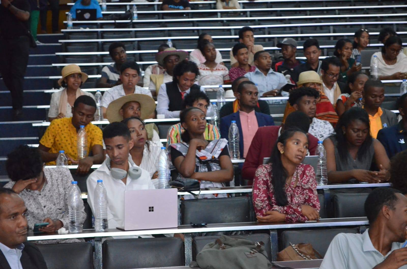 "PARLONS DEVELOPPEMENT - PARLONS REFONDATIONS"