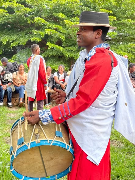 NAHASARIKA IREO MPIANATRY NY ANJERIMANONTOLO NY FAMPISEHOANA HIRAGASY NATAO TENY ANKATSO