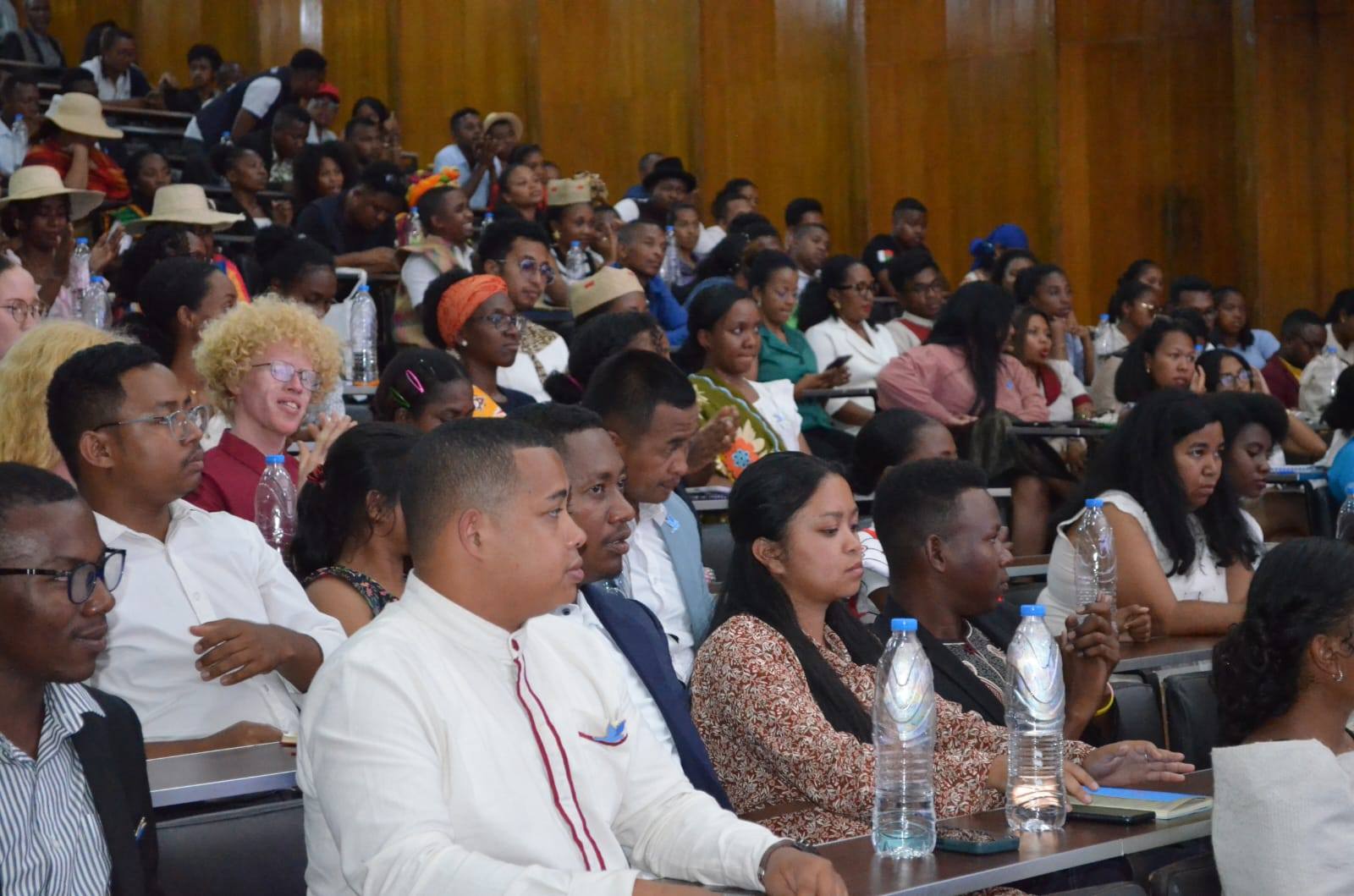 "PARLONS DEVELOPPEMENT - PARLONS REFONDATIONS"