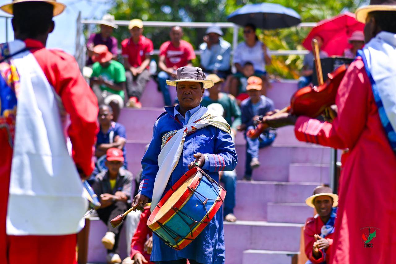 NANKASITRAHAN'NY MINISITERA I RANOELISON , ANDRAREZIN'NY HIRAGASY