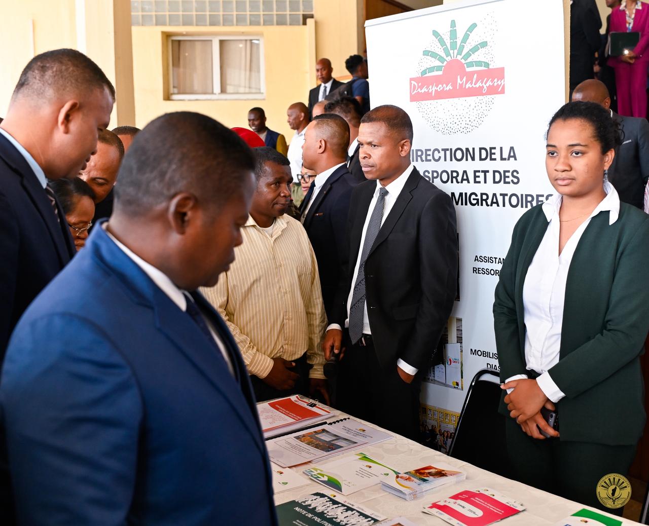 09 DESAMBRA 2025 | ANDRO IRAISAM-PIRENENA HIADIANA AMIN'NY KOLIKOLY , MINISITERAN'NY RAHARAHAM-BAHINY ANOSY.