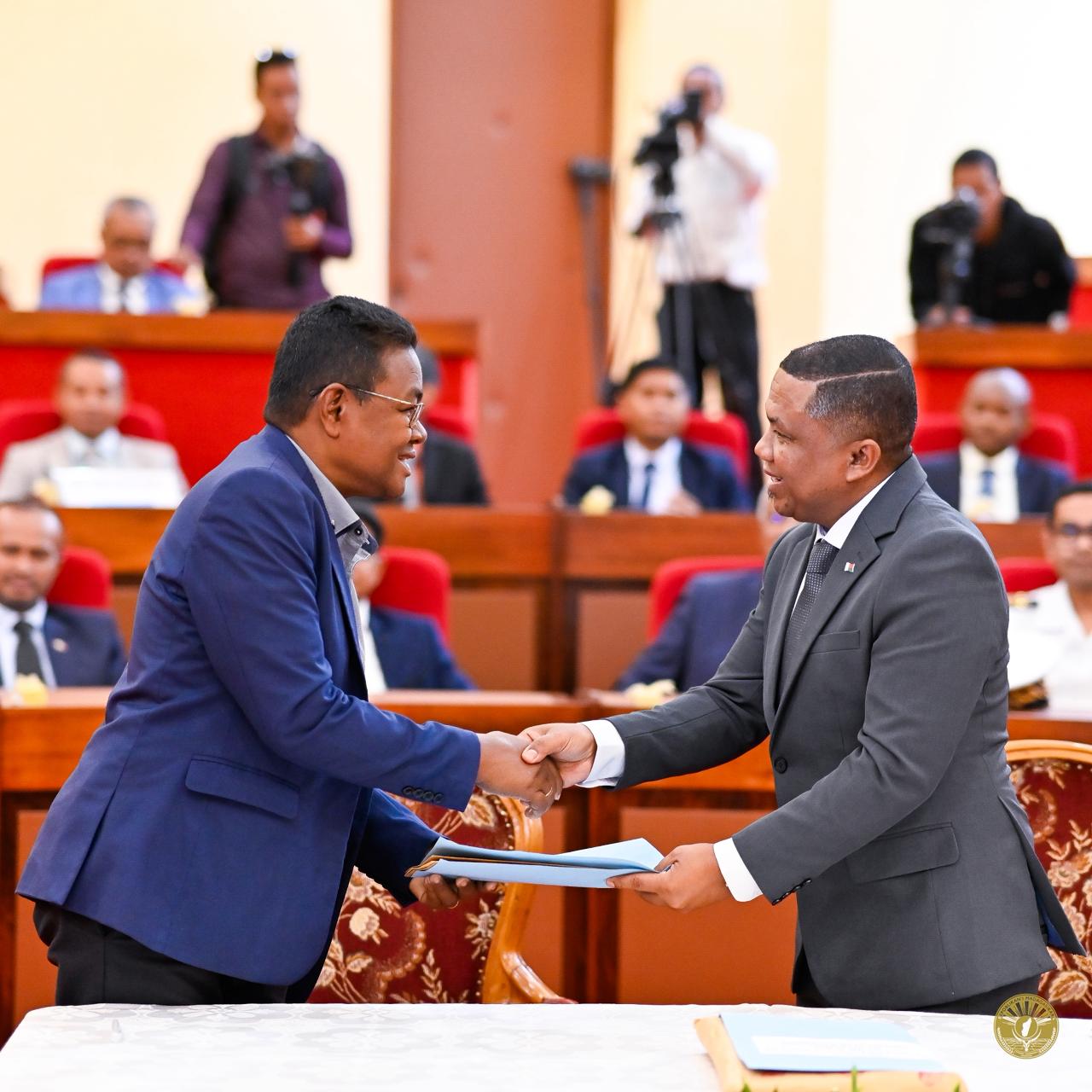 09 DESAMBRA 2025 | ANDRO IRAISAM-PIRENENA HIADIANA AMIN'NY KOLIKOLY , MINISITERAN'NY RAHARAHAM-BAHINY ANOSY.