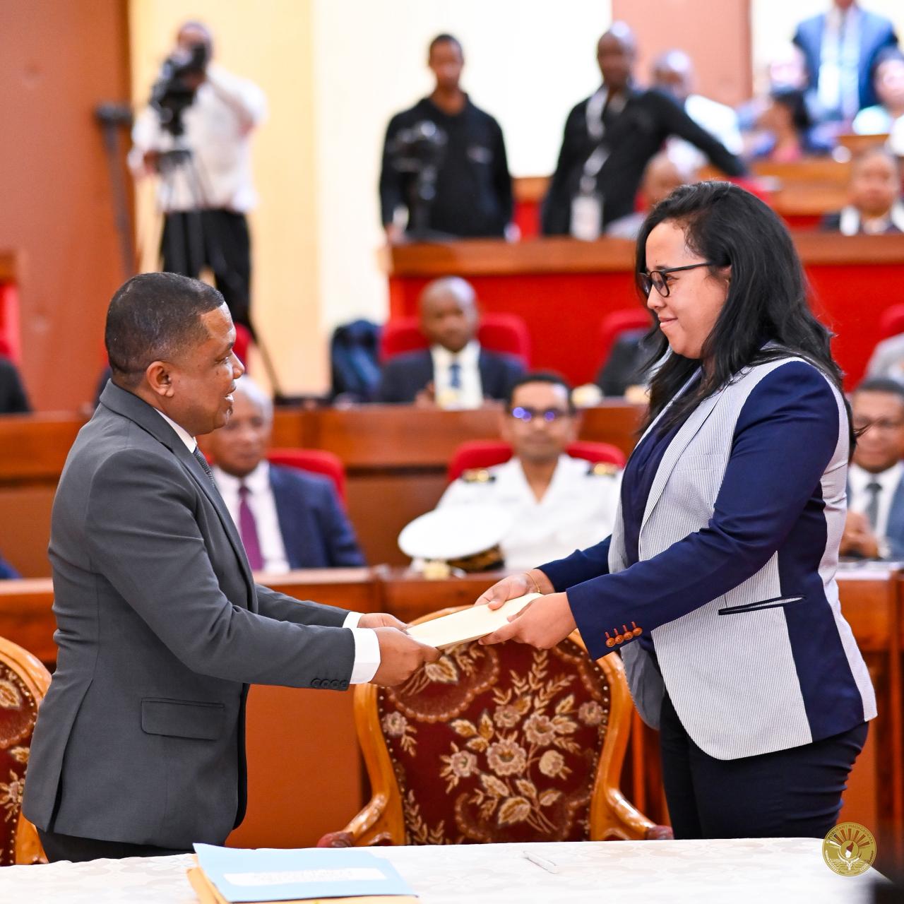 09 DESAMBRA 2025 | ANDRO IRAISAM-PIRENENA HIADIANA AMIN'NY KOLIKOLY , MINISITERAN'NY RAHARAHAM-BAHINY ANOSY.