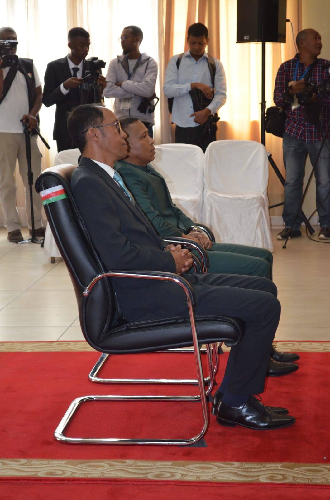 TONTOSA ANDROANY TETSY AMIN’NY FITSARANA TAMPONY ANOSY NY LANONANA ARA-PITSARANA NANATANTERAHANA NY FIAINANA HO AN’IREO TOMPO’ANDRAIKITRA AMBONY MIISA ROA DIA NY TALE JENERALIN’NY ARAI SY NY TALE JENERALIN’NY SAMIFIN .