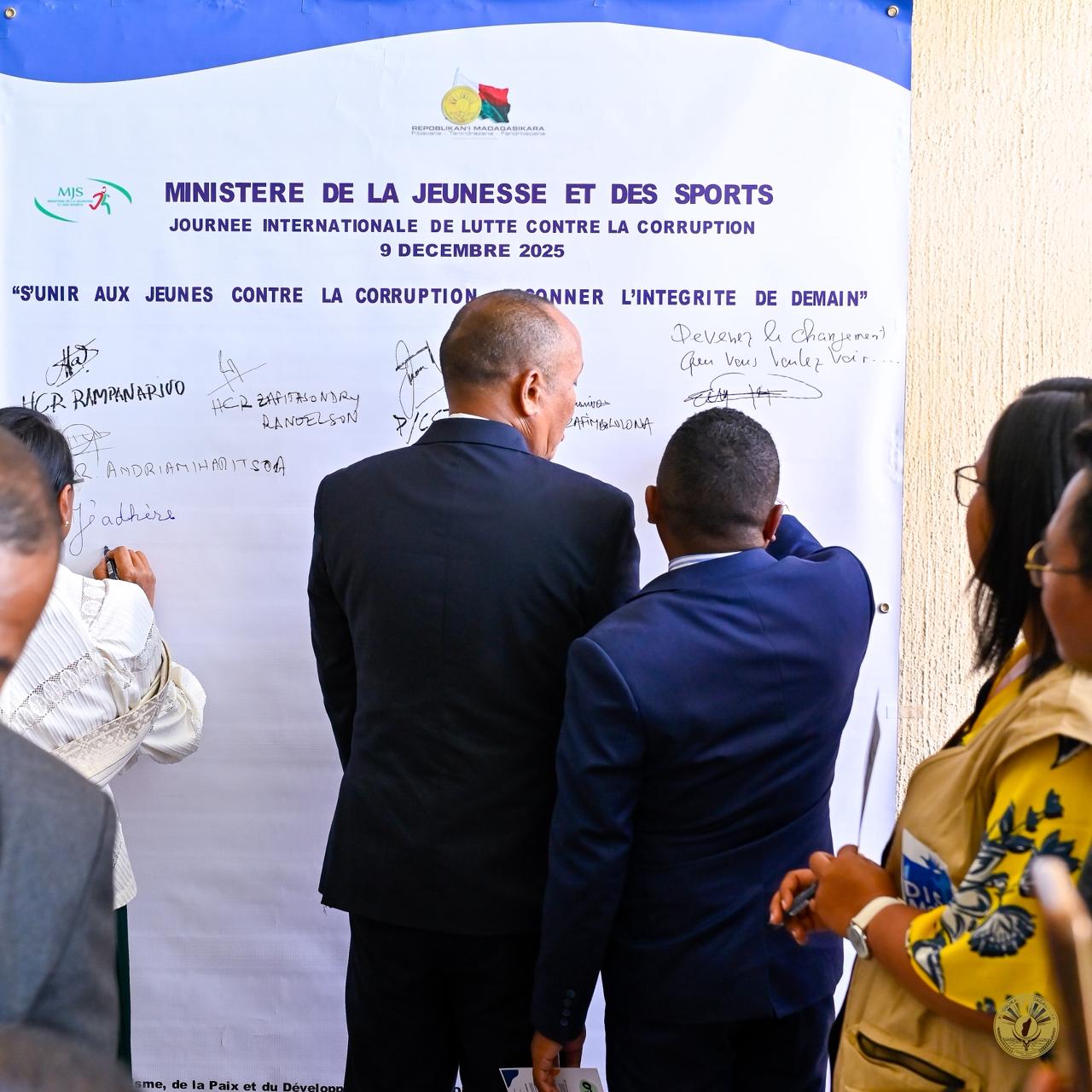 09 DESAMBRA 2025 | ANDRO IRAISAM-PIRENENA HIADIANA AMIN'NY KOLIKOLY , MINISITERAN'NY RAHARAHAM-BAHINY ANOSY.