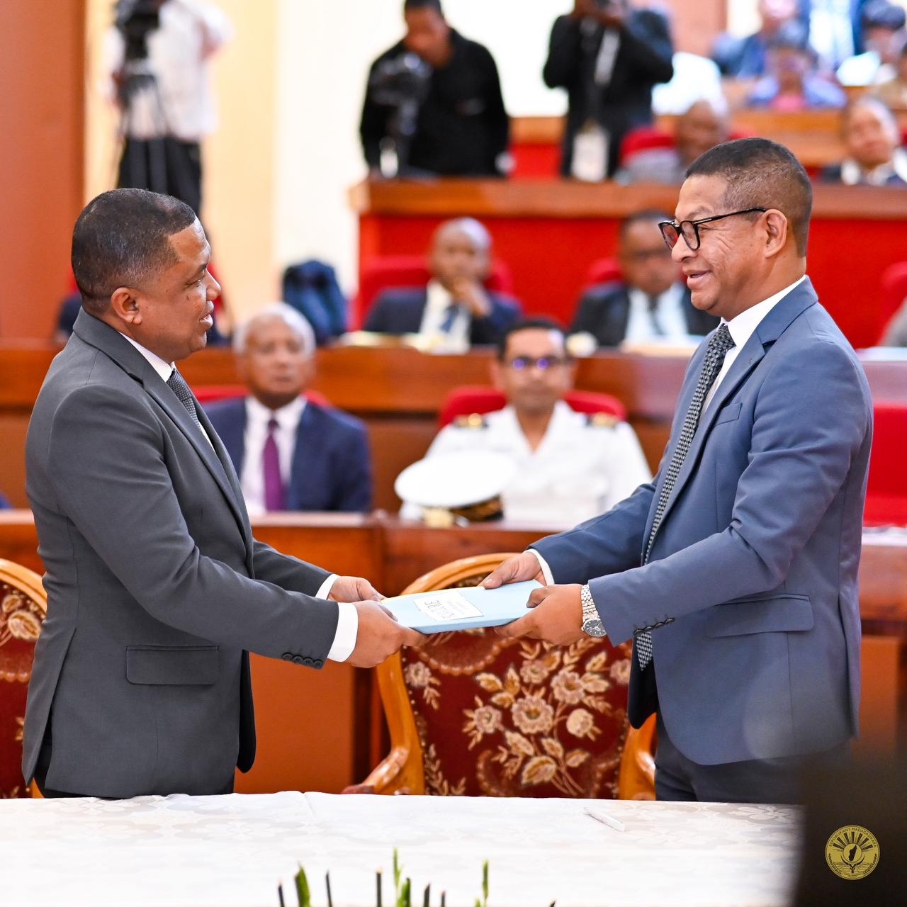 09 DESAMBRA 2025 | ANDRO IRAISAM-PIRENENA HIADIANA AMIN'NY KOLIKOLY , MINISITERAN'NY RAHARAHAM-BAHINY ANOSY.