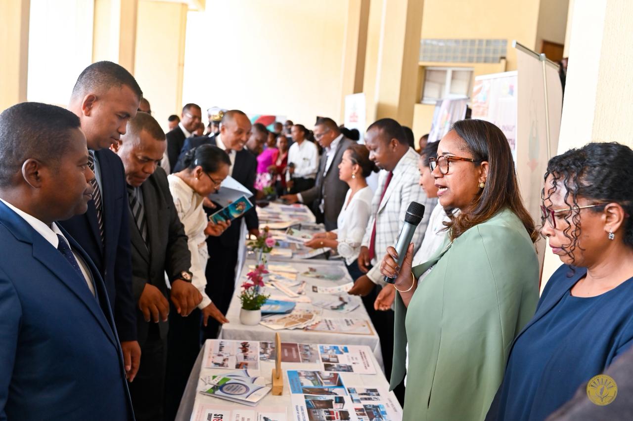 09 DESAMBRA 2025 | ANDRO IRAISAM-PIRENENA HIADIANA AMIN'NY KOLIKOLY , MINISITERAN'NY RAHARAHAM-BAHINY ANOSY.