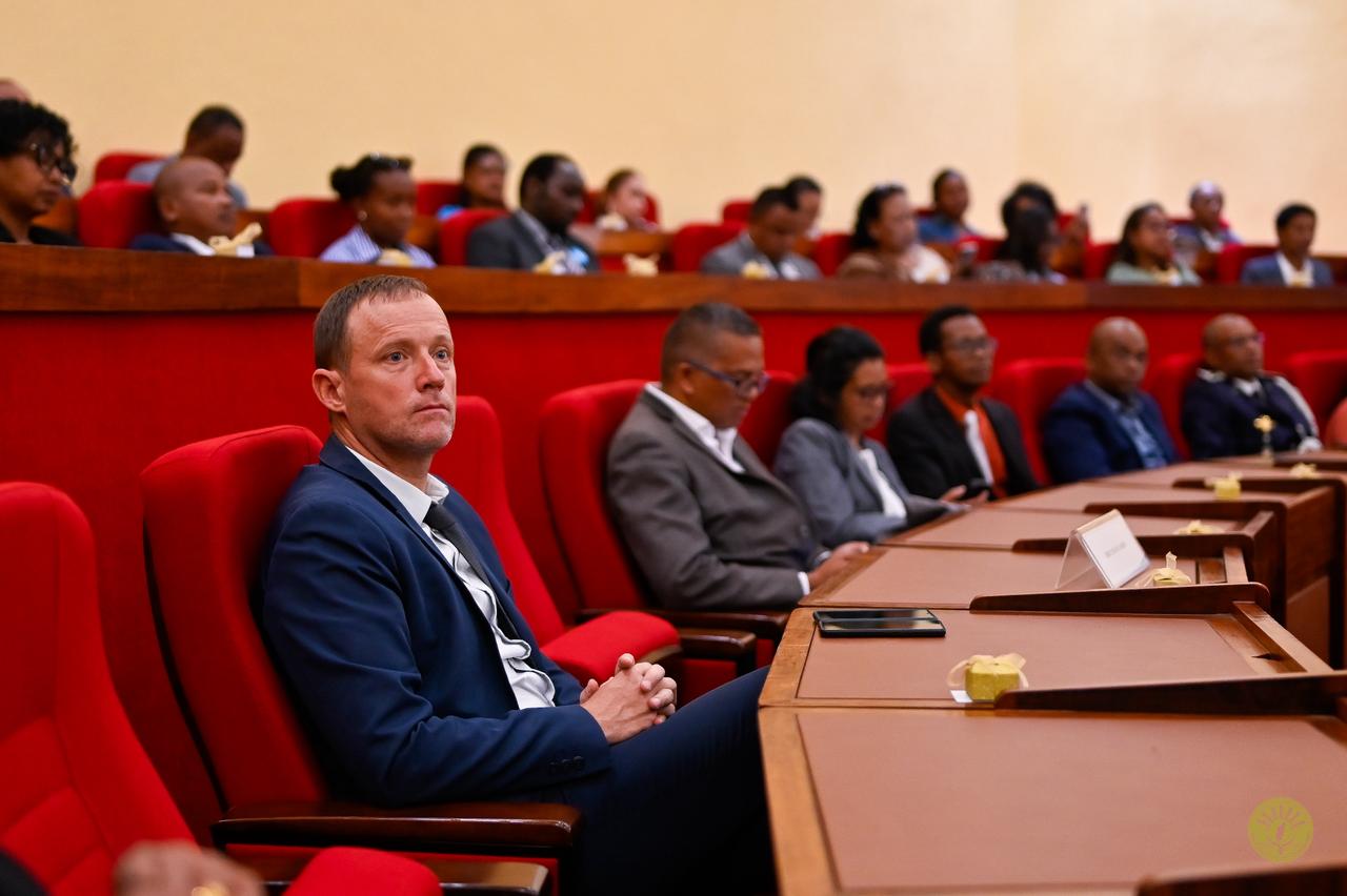 09 DESAMBRA 2025 | ANDRO IRAISAM-PIRENENA HIADIANA AMIN'NY KOLIKOLY , MINISITERAN'NY RAHARAHAM-BAHINY ANOSY.