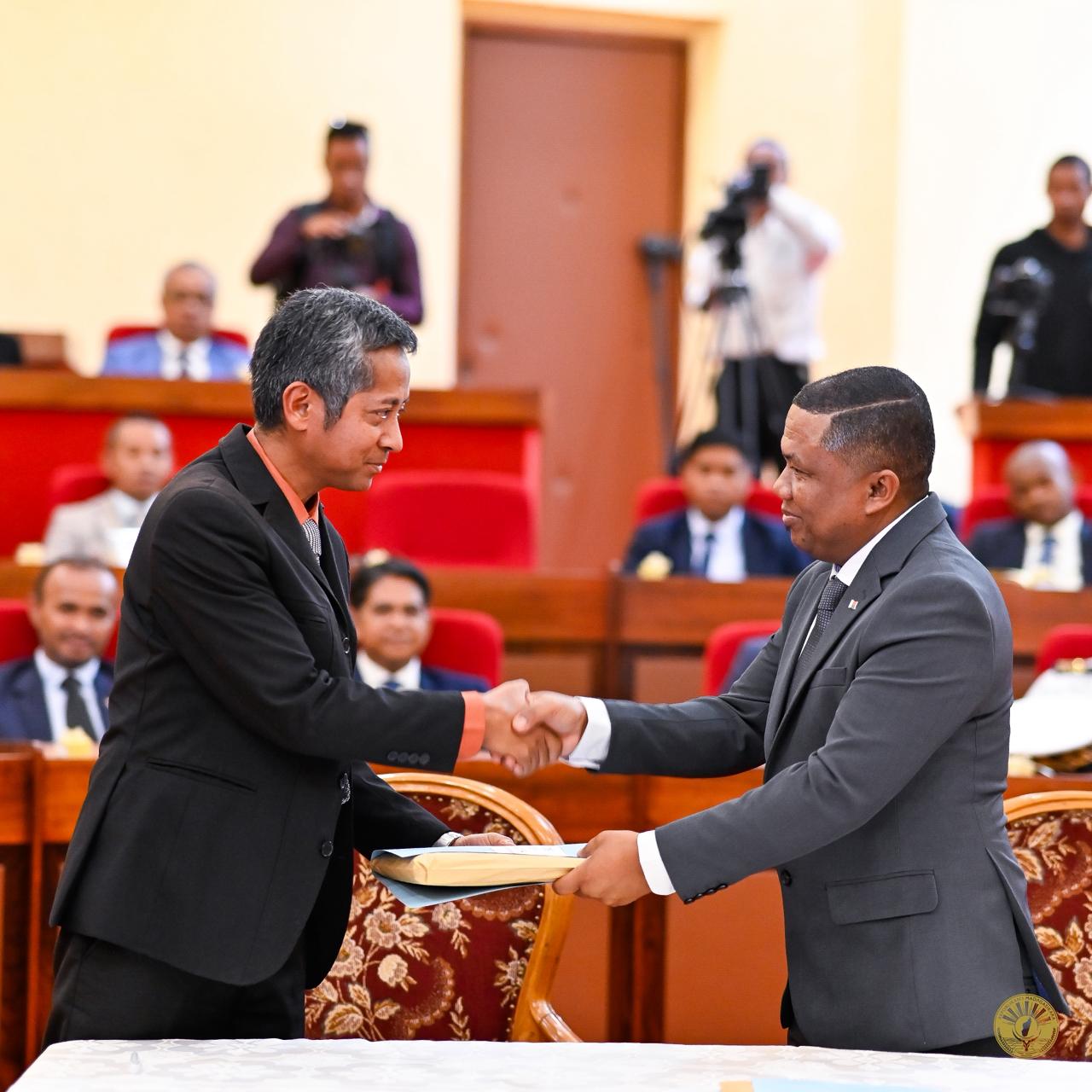 09 DESAMBRA 2025 | ANDRO IRAISAM-PIRENENA HIADIANA AMIN'NY KOLIKOLY , MINISITERAN'NY RAHARAHAM-BAHINY ANOSY.