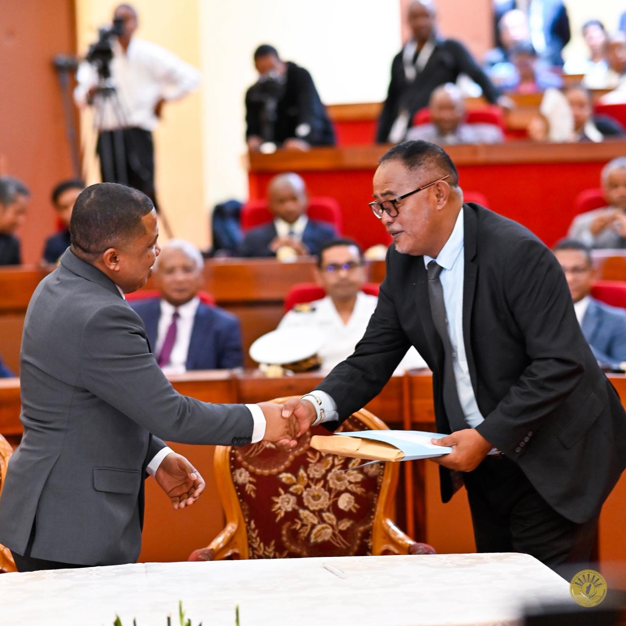 09 DESAMBRA 2025 | ANDRO IRAISAM-PIRENENA HIADIANA AMIN'NY KOLIKOLY , MINISITERAN'NY RAHARAHAM-BAHINY ANOSY.