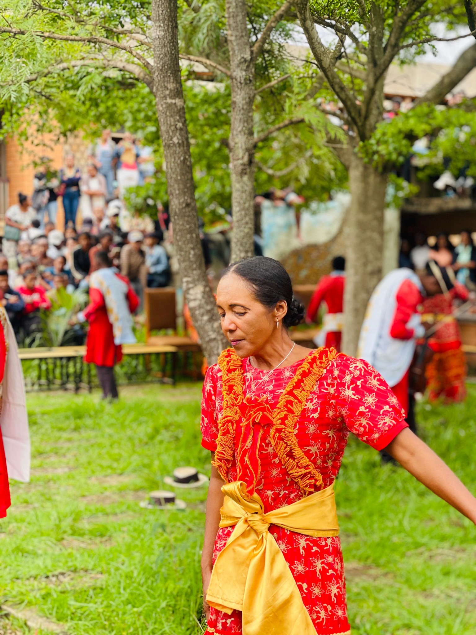 NAHASARIKA IREO MPIANATRY NY ANJERIMANONTOLO NY FAMPISEHOANA HIRAGASY NATAO TENY ANKATSO