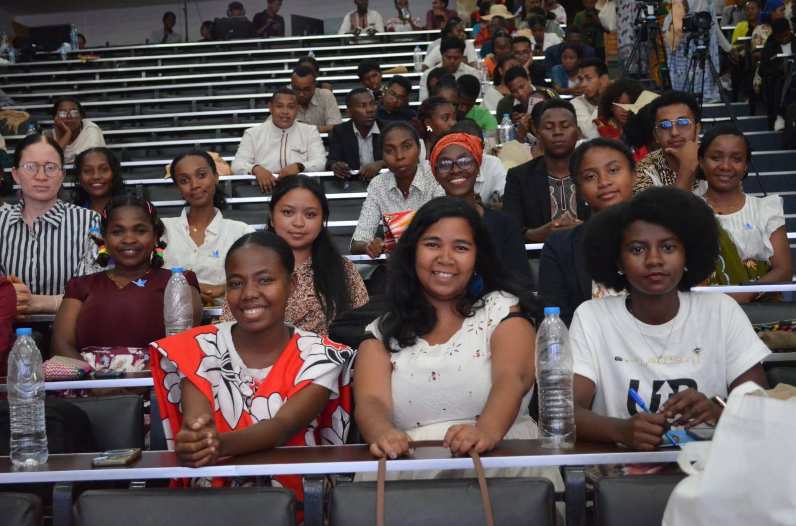 "PARLONS DEVELOPPEMENT - PARLONS REFONDATIONS"