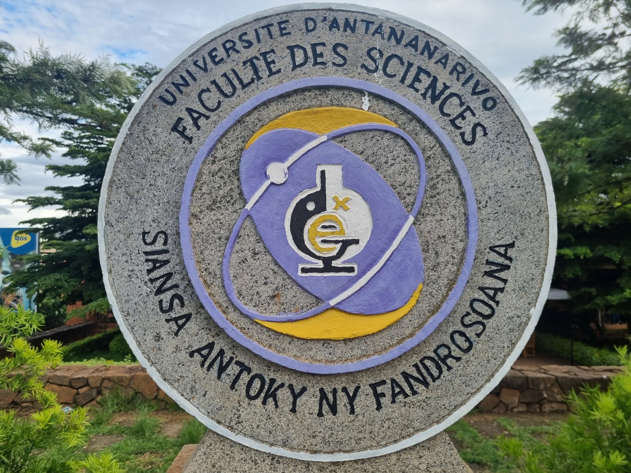 NAHASARIKA IREO MPIANATRY NY ANJERIMANONTOLO NY FAMPISEHOANA HIRAGASY NATAO TENY ANKATSO