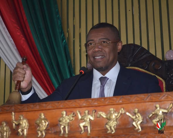 MIFARANA ANIO NY FIHAONANA MIVANTANA NAHARITRA ROA ANDRO NIFANATREHAN'NY GOVERNEMANTA SY NY ANTENIMIERAMPIRENENA