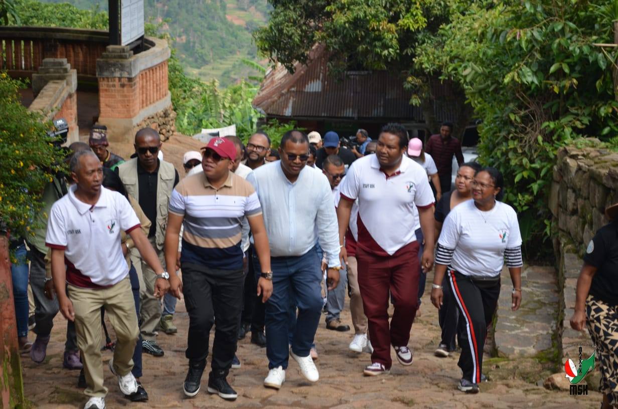 FITSIDIHANA NY VOHITRA AMBOHIMANGA : OMENA TOMBONY KOKOA NY MALAGASY