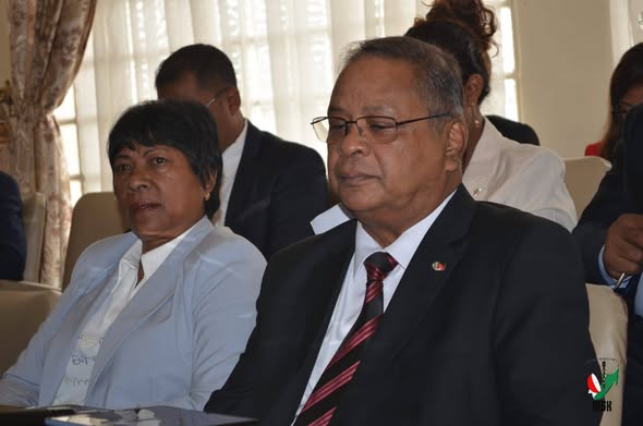 MIFARANA ANIO NY FIHAONANA MIVANTANA NAHARITRA ROA ANDRO NIFANATREHAN'NY GOVERNEMANTA SY NY ANTENIMIERAMPIRENENA