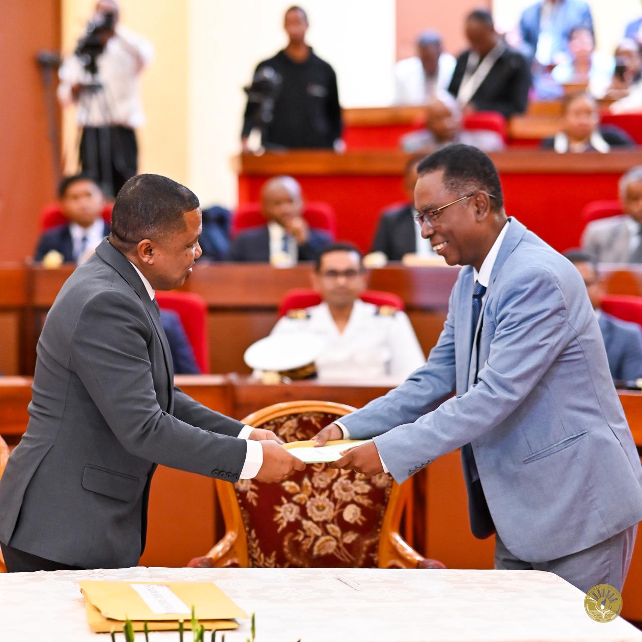 09 DESAMBRA 2025 | ANDRO IRAISAM-PIRENENA HIADIANA AMIN'NY KOLIKOLY , MINISITERAN'NY RAHARAHAM-BAHINY ANOSY.