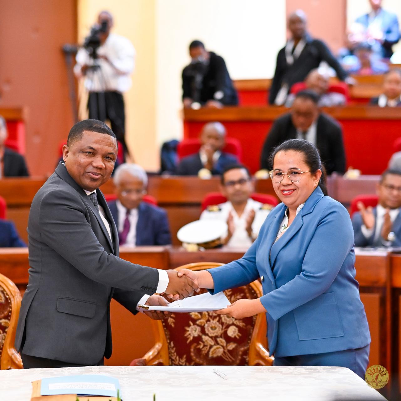 09 DESAMBRA 2025 | ANDRO IRAISAM-PIRENENA HIADIANA AMIN'NY KOLIKOLY , MINISITERAN'NY RAHARAHAM-BAHINY ANOSY.