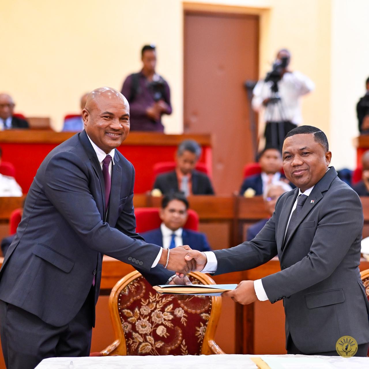 09 DESAMBRA 2025 | ANDRO IRAISAM-PIRENENA HIADIANA AMIN'NY KOLIKOLY , MINISITERAN'NY RAHARAHAM-BAHINY ANOSY.