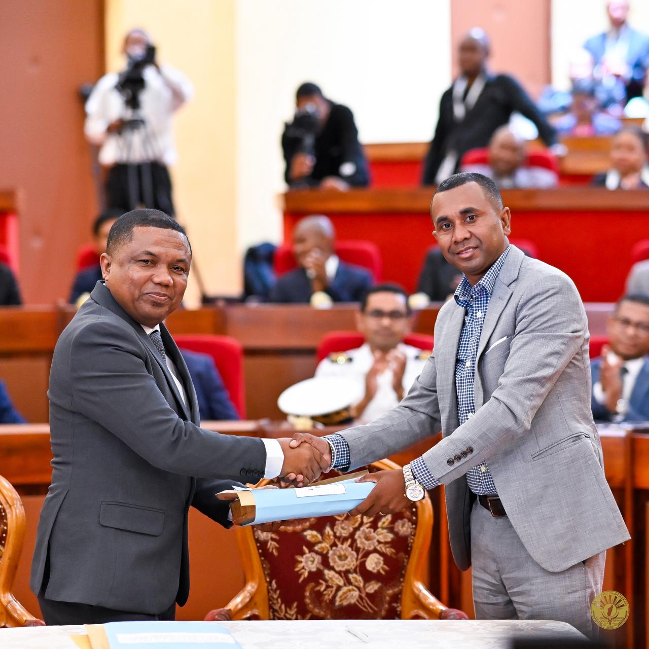 09 DESAMBRA 2025 | ANDRO IRAISAM-PIRENENA HIADIANA AMIN'NY KOLIKOLY , MINISITERAN'NY RAHARAHAM-BAHINY ANOSY.