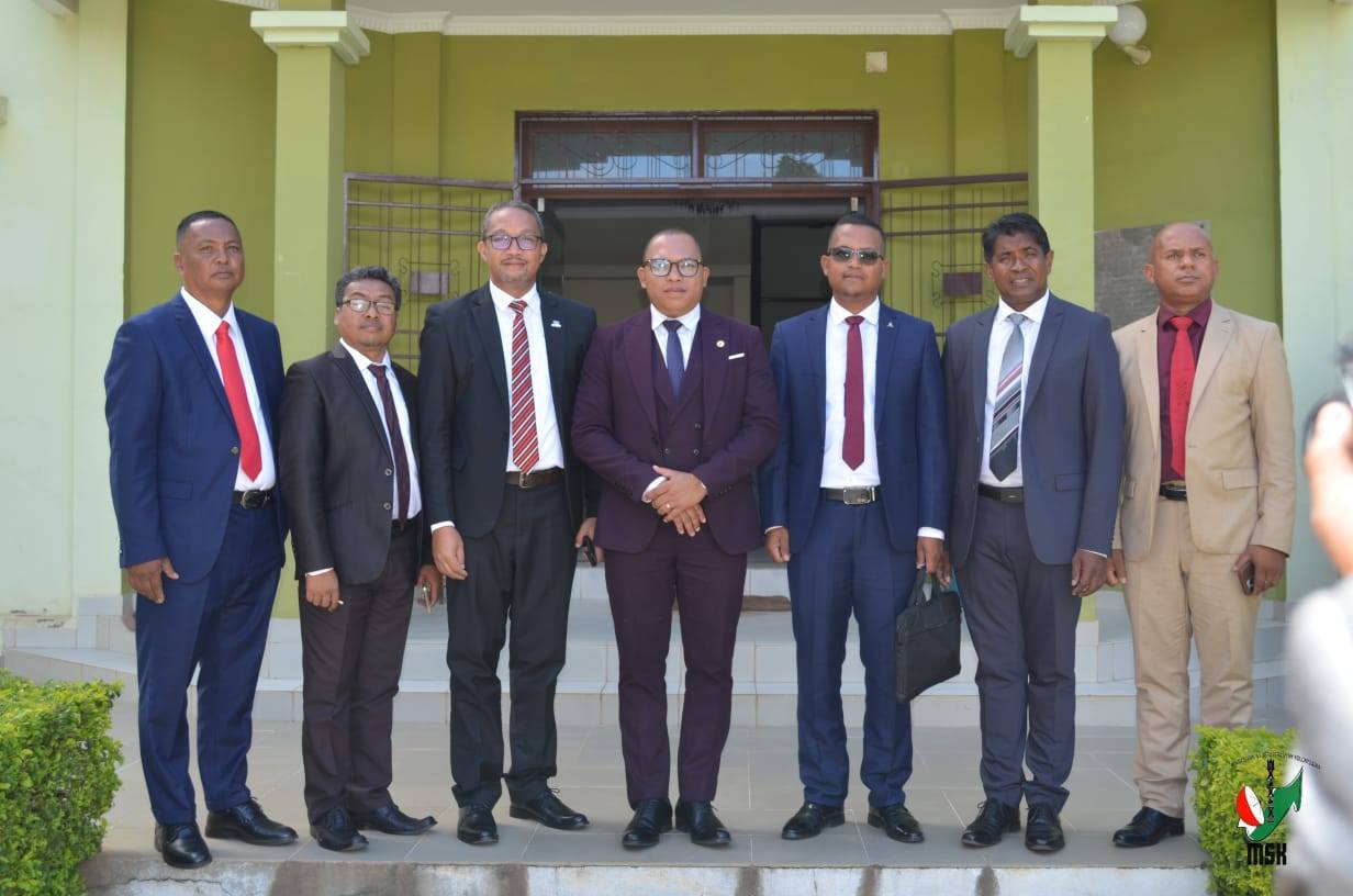 RADIO OASIS 106.4 FM