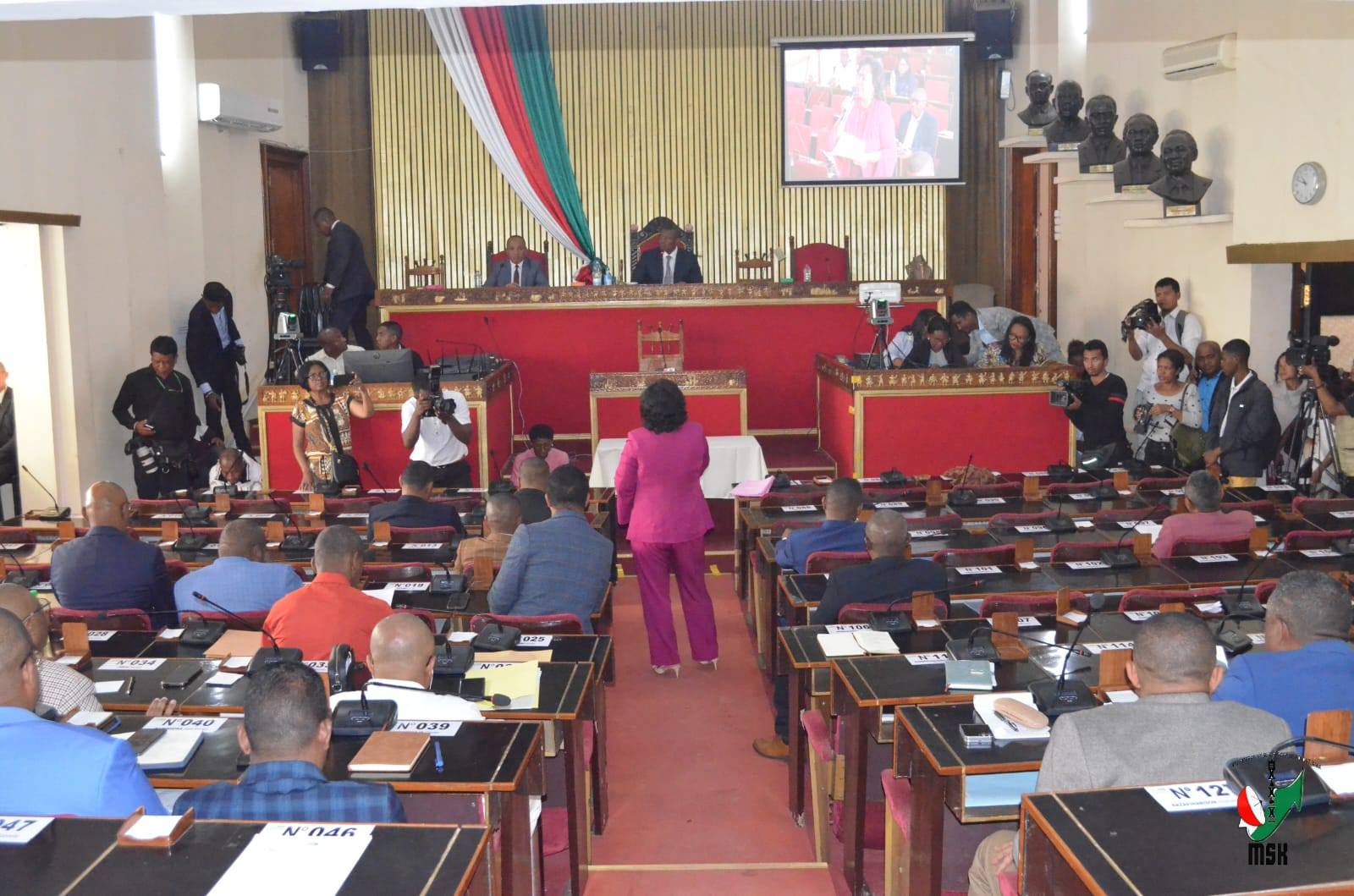 MIFARANA ANIO NY FIHAONANA MIVANTANA NAHARITRA ROA ANDRO NIFANATREHAN'NY GOVERNEMANTA SY NY ANTENIMIERAMPIRENENA