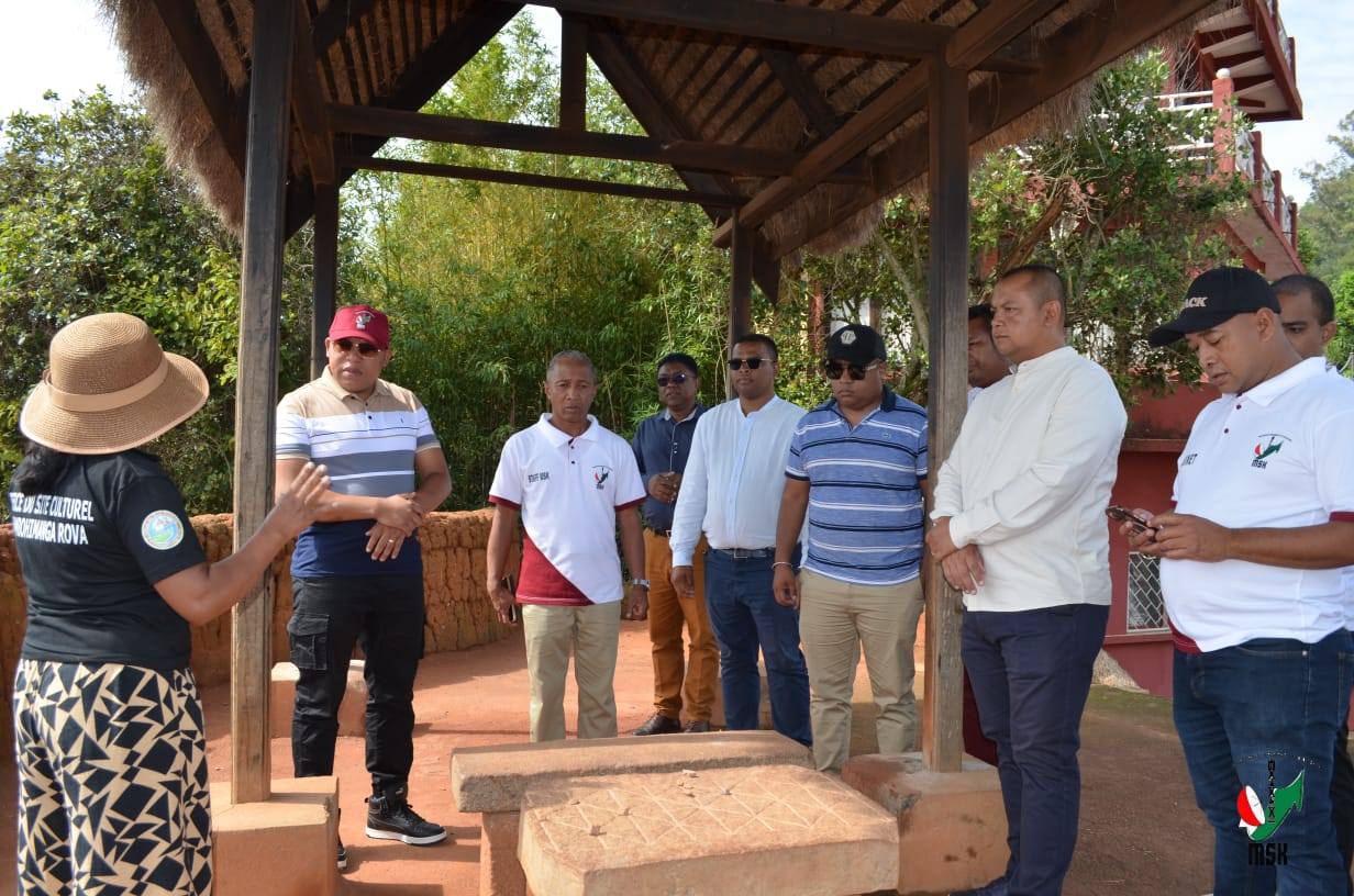 FITSIDIHANA NY VOHITRA AMBOHIMANGA : OMENA TOMBONY KOKOA NY MALAGASY