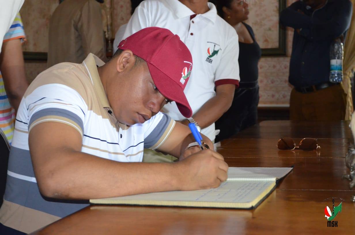 FITSIDIHANA NY VOHITRA AMBOHIMANGA : OMENA TOMBONY KOKOA NY MALAGASY