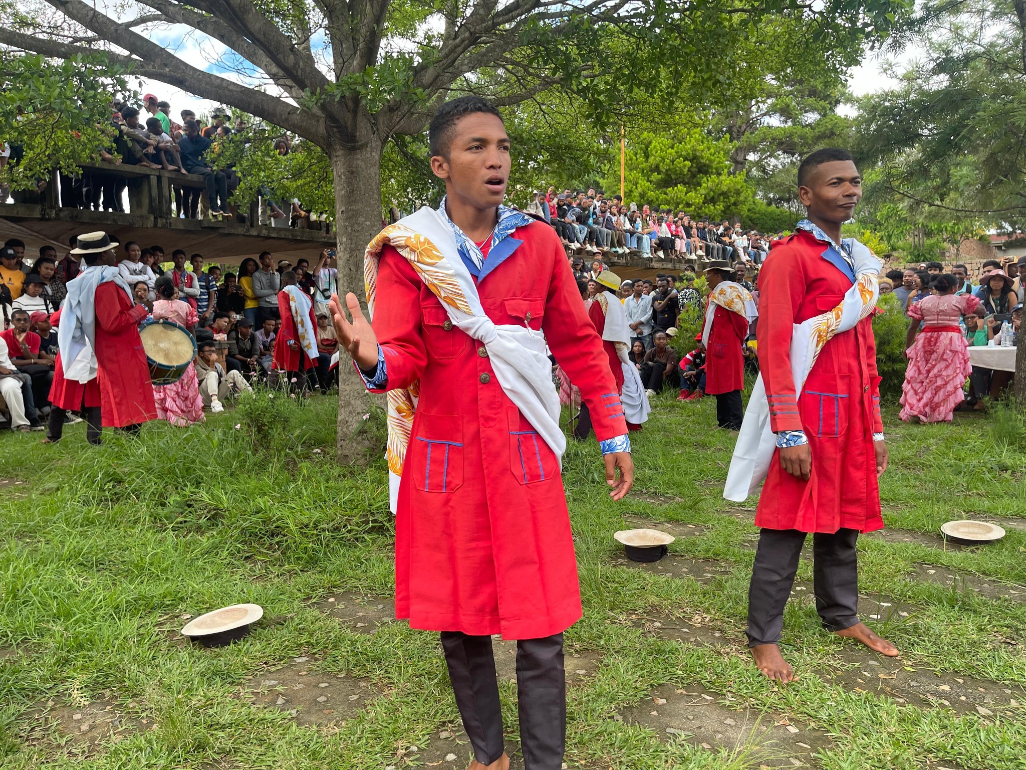 NAHASARIKA IREO MPIANATRY NY ANJERIMANONTOLO NY FAMPISEHOANA HIRAGASY NATAO TENY ANKATSO