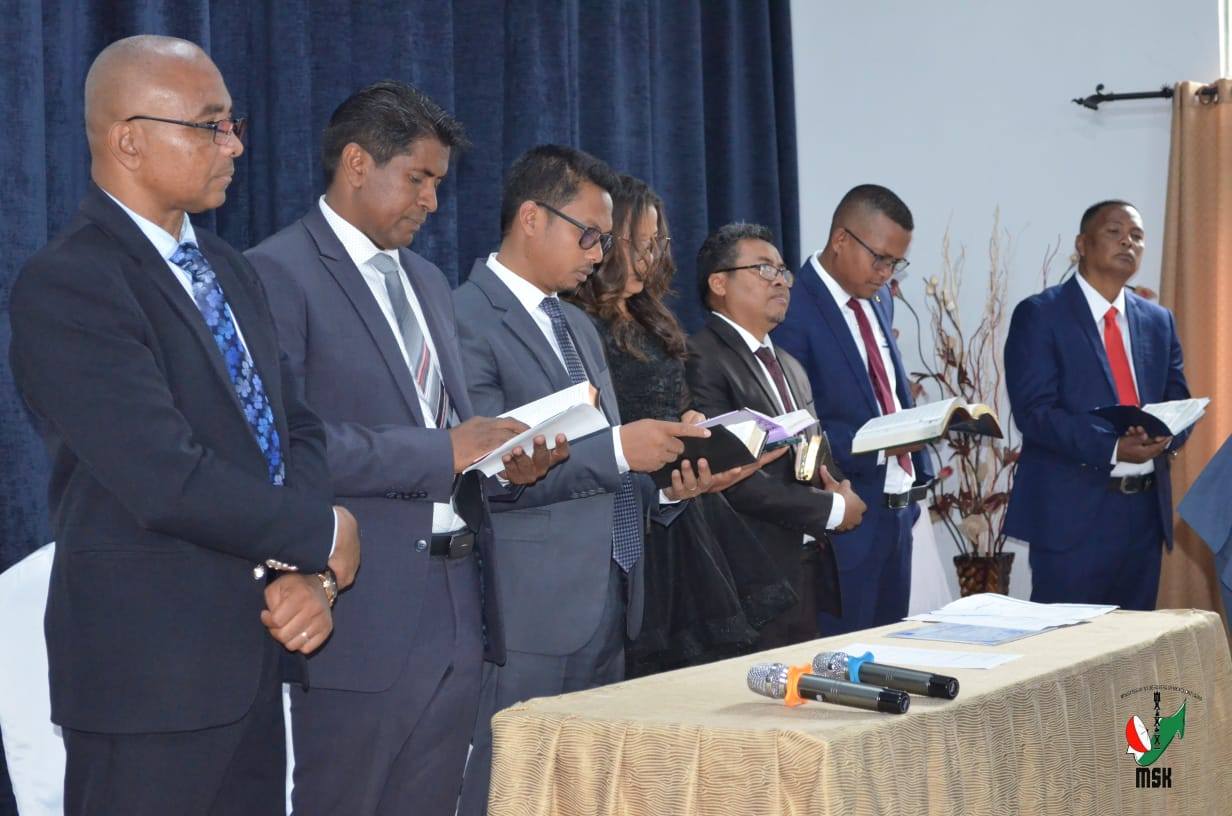 RADIO OASIS 106.4 FM