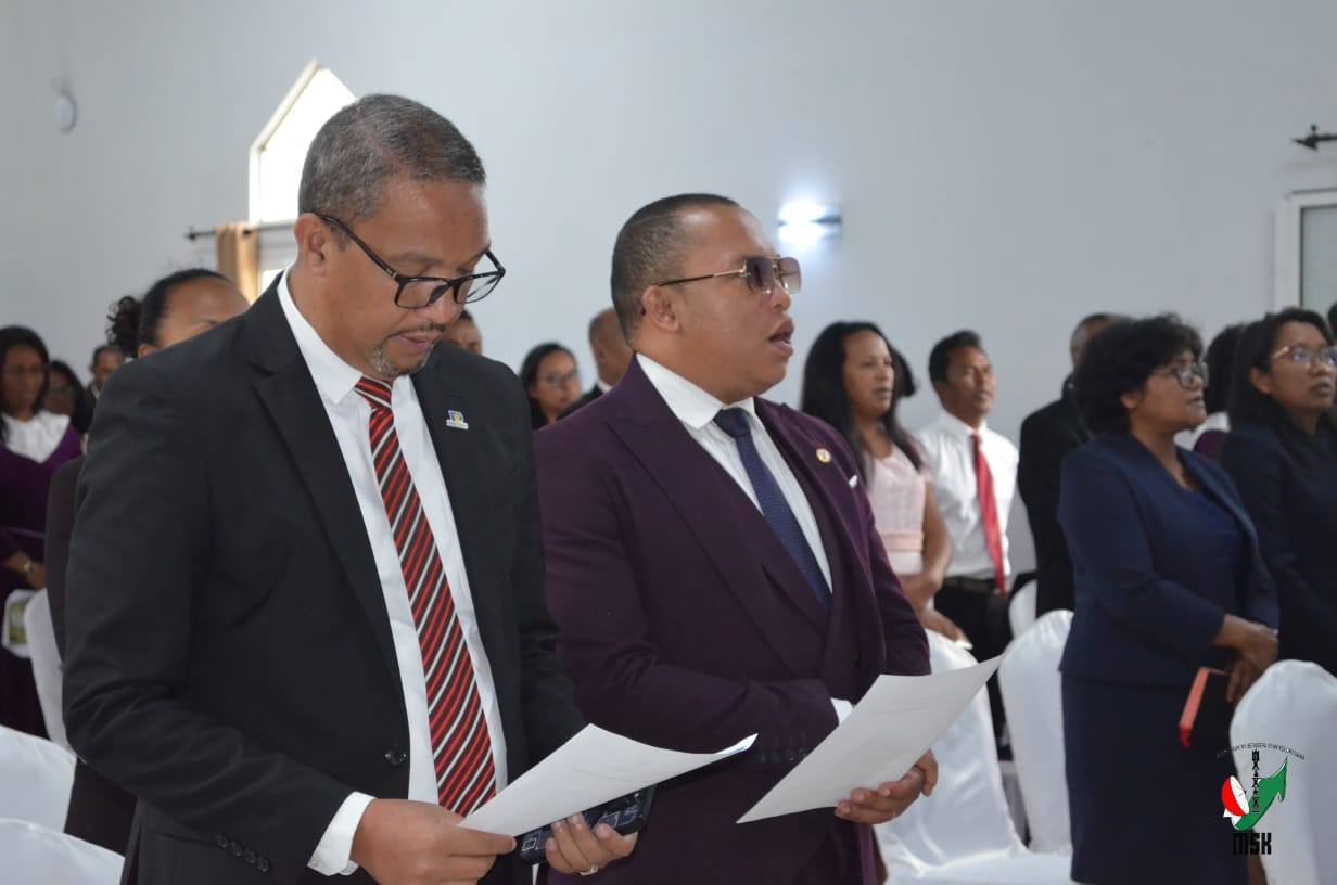 RADIO OASIS 106.4 FM