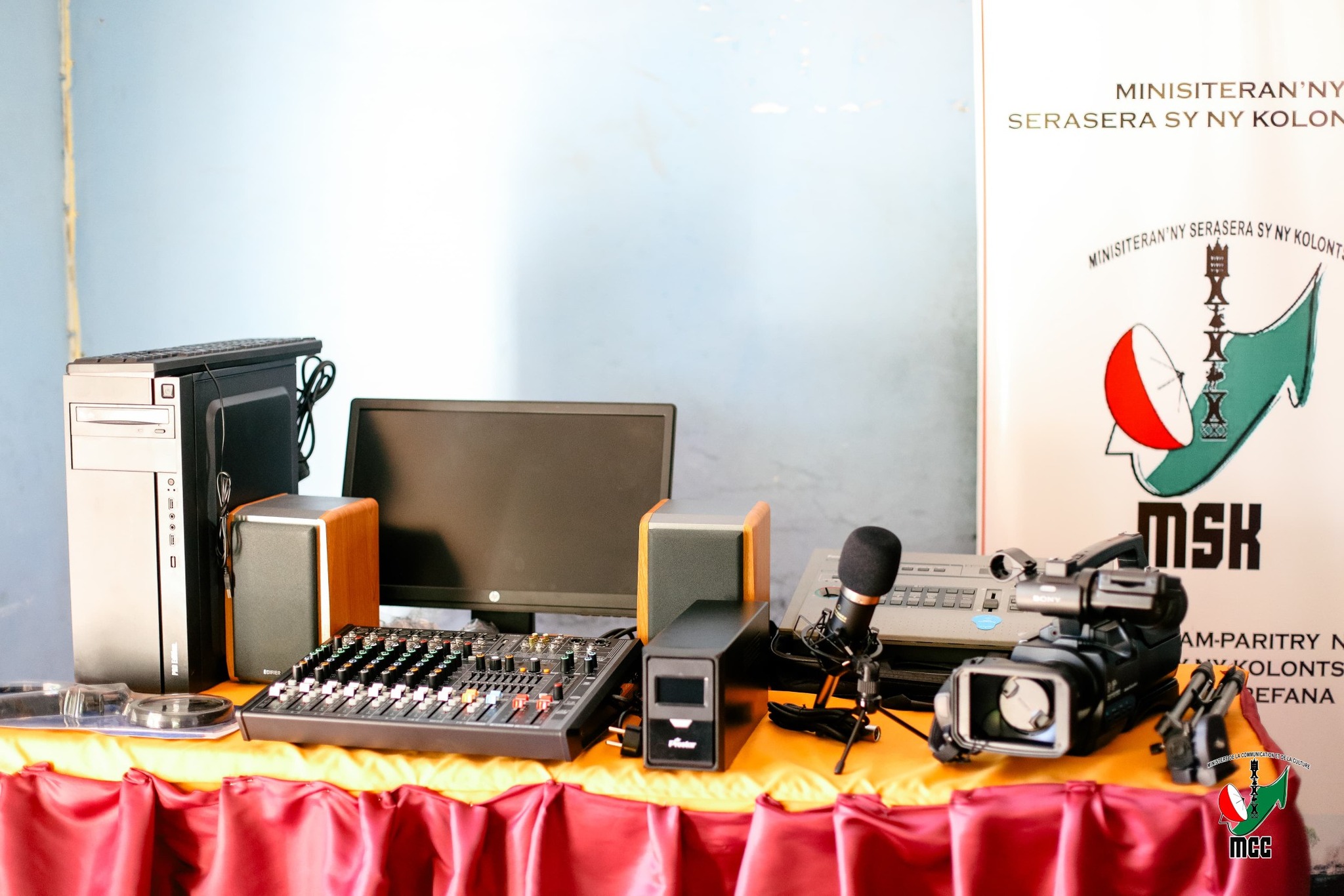 FANOLORAN' NY FITONDRAM-PANJAKANA FAMPITAOVANA EMETTEUR TV HO AN' ITY RATSAMANGAIKAN' NY TVM ANY MOROMBE TAMIN' NY ALALAN' NY MINISTERAN' NY SERASERA SY NY KOLONTSAINA