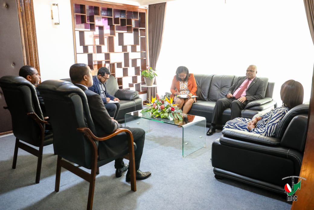 TONGA NANATANTERAKA FITSIDIHINA ARA-POMBA PANJAKANA NY MINISITRY NY SERASERA SY NY KOLONTSAINA MARA VOLAMIRANTY DONNA TETSY AMIN' NY BIRAO FIASANY NY AMBASADAORIN' I AFRIKA ATSIMO CHABANE KHAZAMULA MIASA SY MONINA ETO MADAGASIKARA