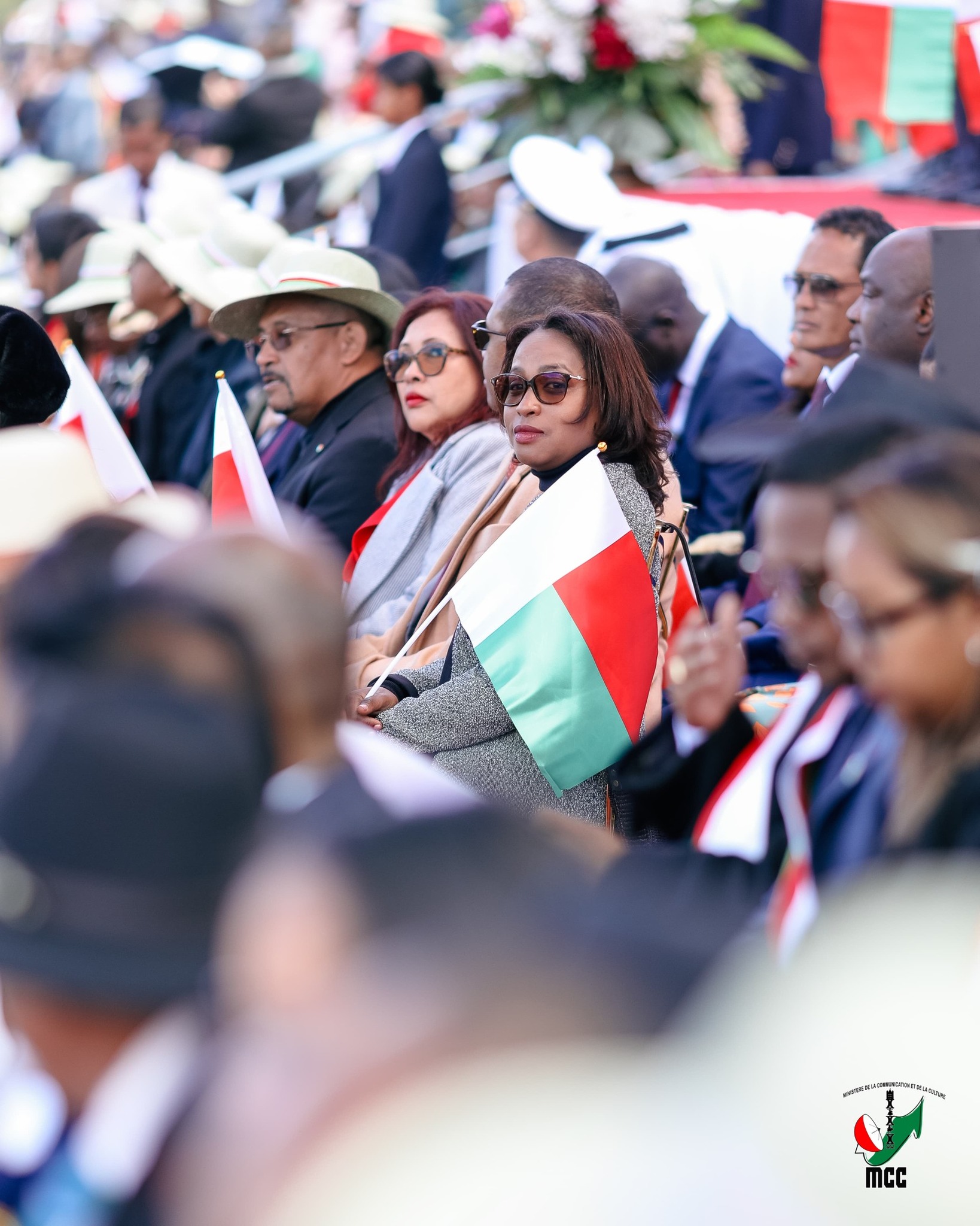 " KOA AOKA NY FILAMATRY NY REPOBLIKAN' I MADAGASIKARA HIREDONA MAFY AO AM-PONAREO TSIRAIRAY AVY "