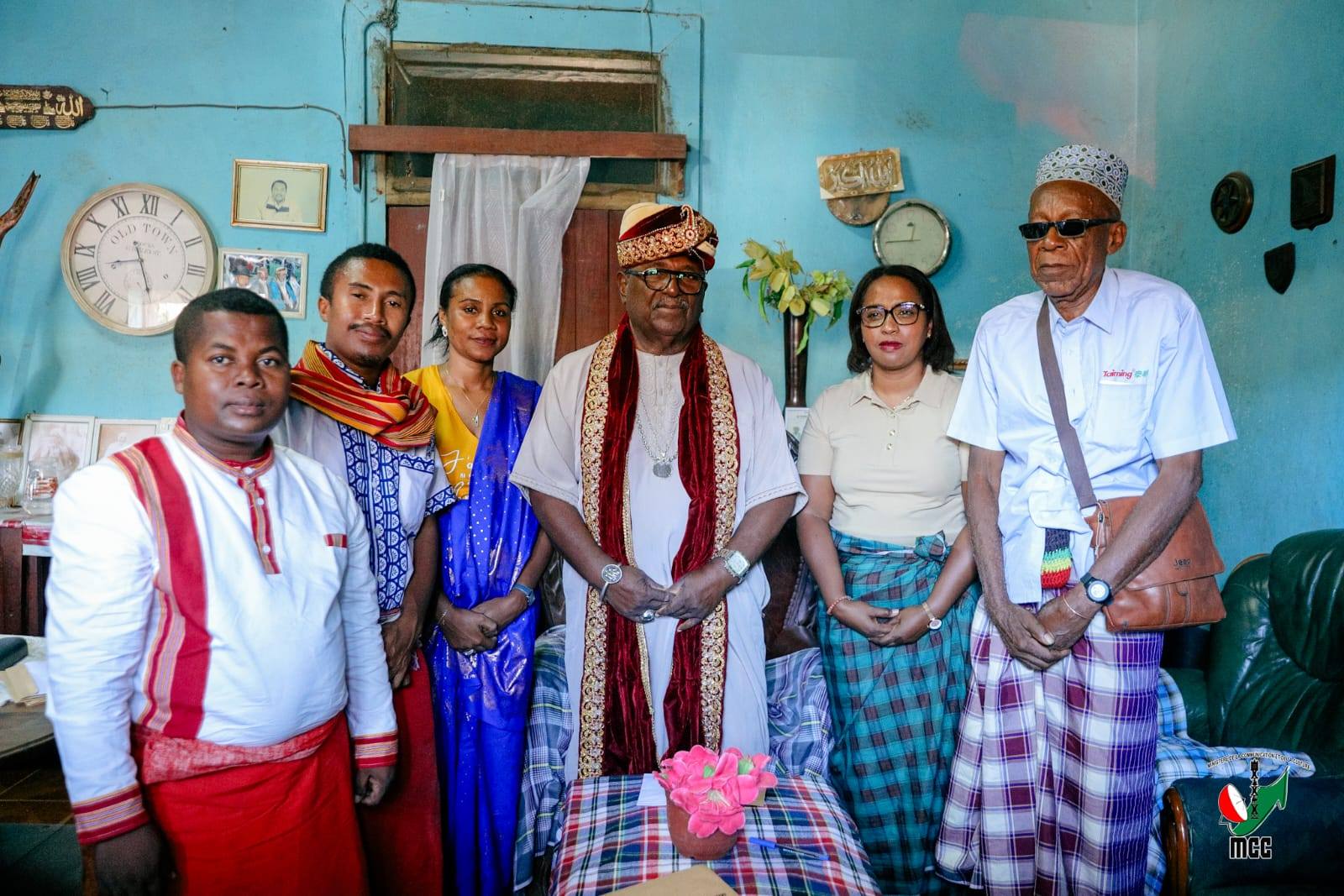 TONGA NITSIDIKA NY RAY AMAN-DRENY ARA-DRAZANA " MPANJAKA ISSA TSIMIARO III ", NY MINISITRY NY SERASERA SY NY KOLONTSAINA, RAMATOA MARA VOLAMIRANTY DONNA